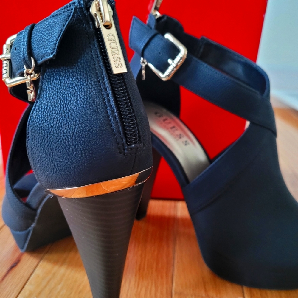 Guess peep toe pumps